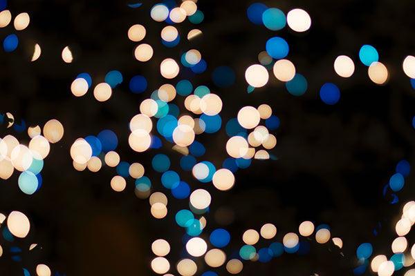 Bokeh effect holiday light photo by Thr3 eyes at unsplash